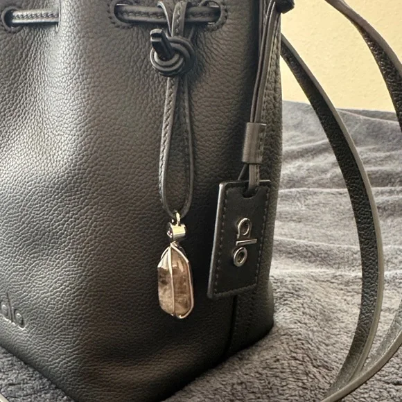 ALO Yoga Balance Leather Bucket Bag - Picture 3 of 10